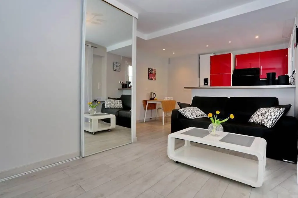 Apartment T2 Centre-Ville Banane A Cannes Avec Grande Terrasse